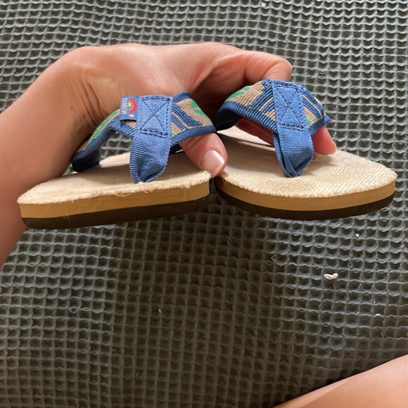 Rainbow sandals - like new - Picture 3 of 5